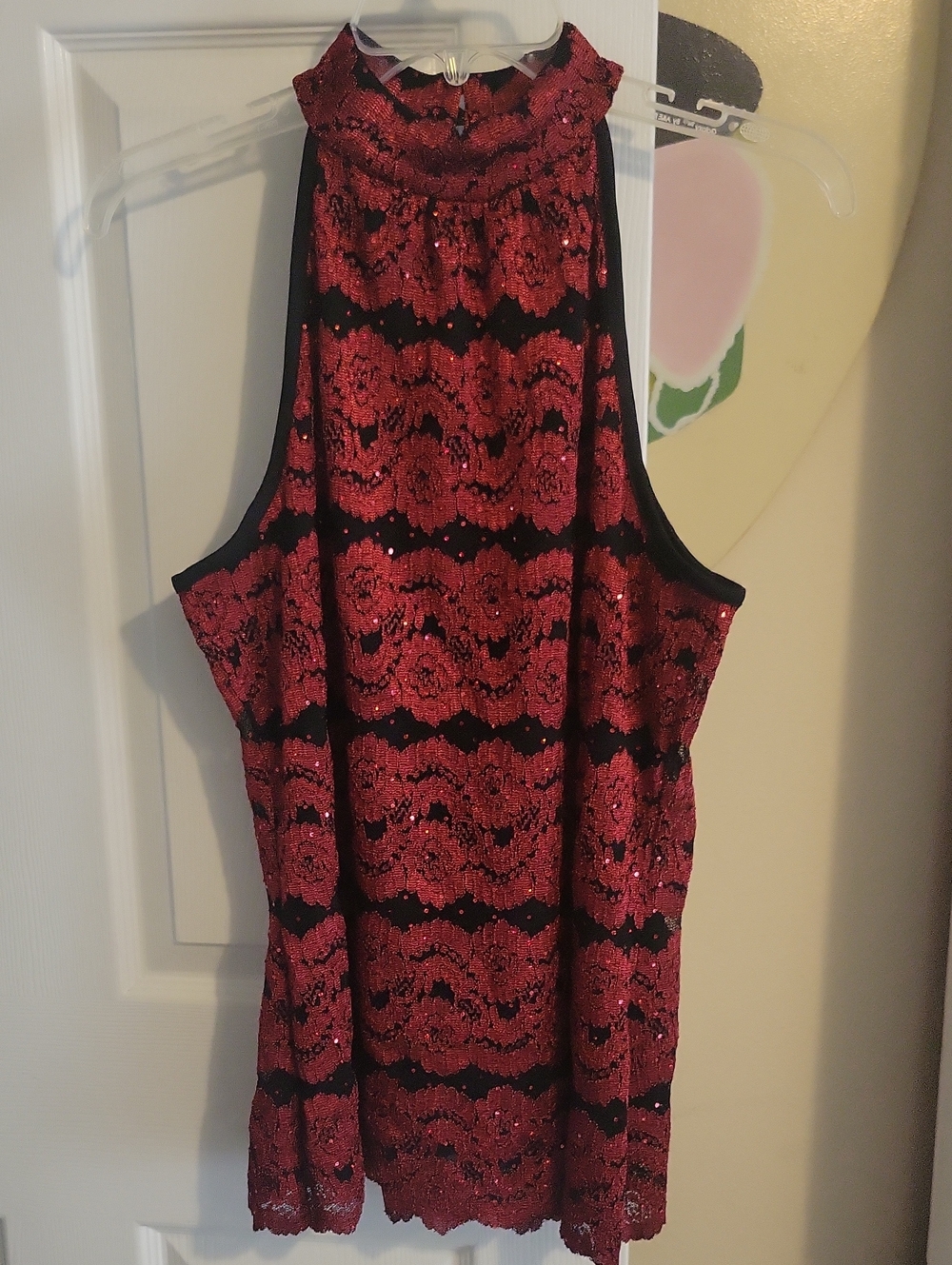 Nue Options SzLg Red Black Lace Sequin Sleeveless Halter Camisole 3 button back